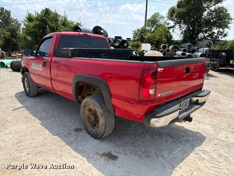 image for item EX2586 2005 Chevrolet Silverado 2500HD pickup truck