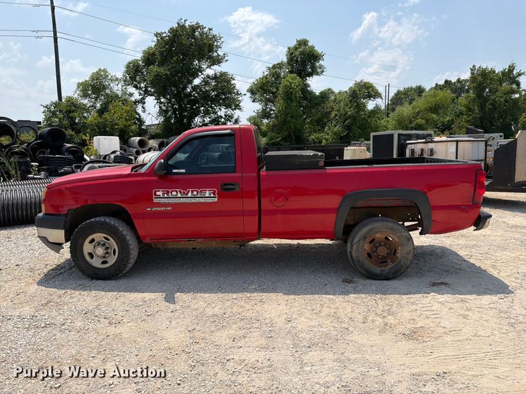 image for item EX2586 2005 Chevrolet Silverado 2500HD pickup truck