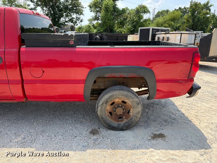 image for item EX2586 2005 Chevrolet Silverado 2500HD pickup truck