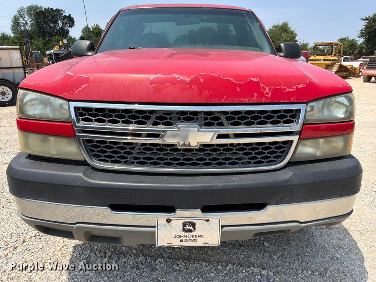 image for item EX2586 2005 Chevrolet Silverado 2500HD pickup truck