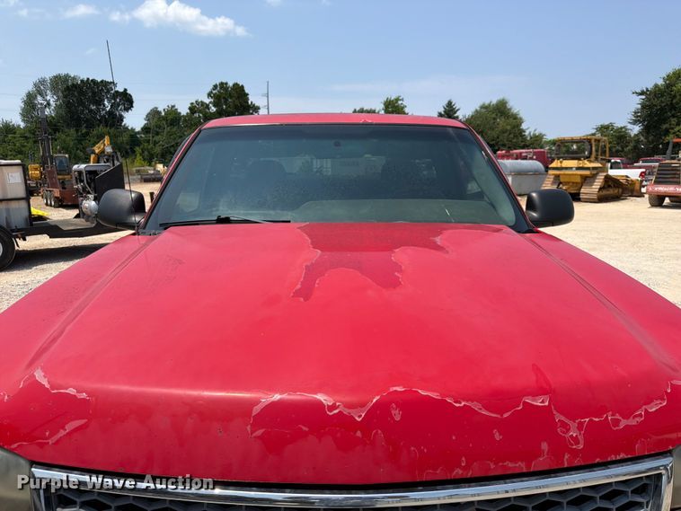 image for item EX2586 2005 Chevrolet Silverado 2500HD pickup truck
