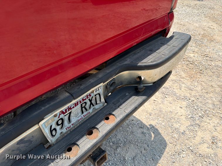 image for item EX2586 2005 Chevrolet Silverado 2500HD pickup truck