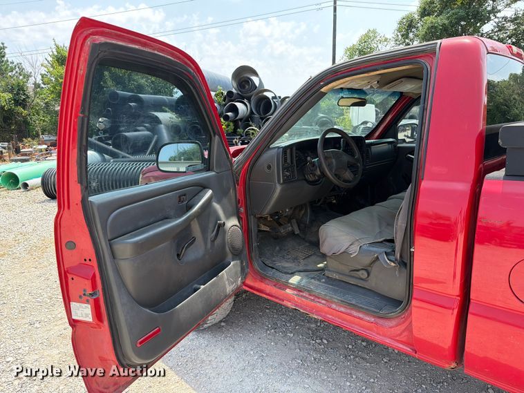 image for item EX2586 2005 Chevrolet Silverado 2500HD pickup truck