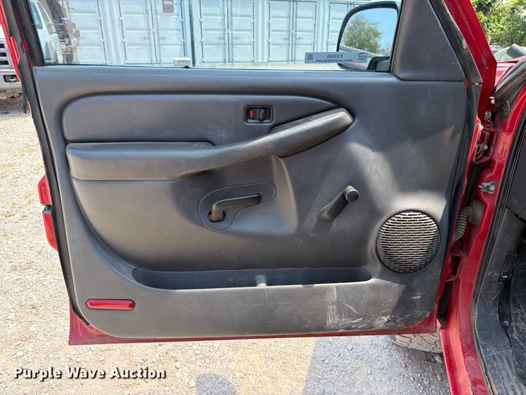 image for item EX2586 2005 Chevrolet Silverado 2500HD pickup truck