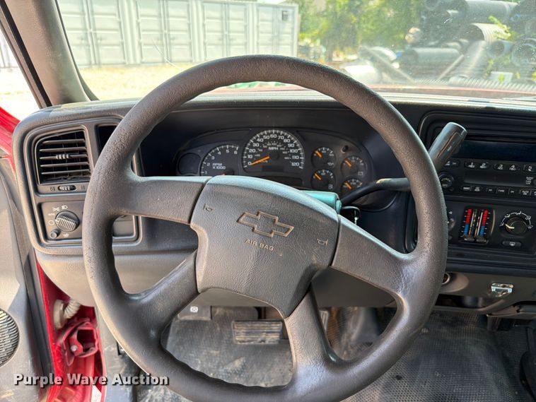 image for item EX2586 2005 Chevrolet Silverado 2500HD pickup truck