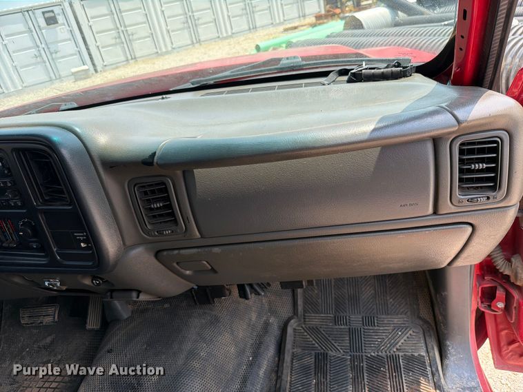 image for item EX2586 2005 Chevrolet Silverado 2500HD pickup truck