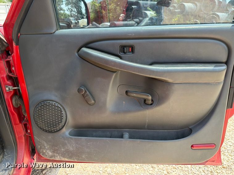 image for item EX2586 2005 Chevrolet Silverado 2500HD pickup truck
