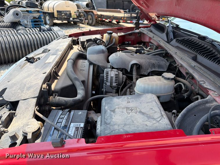 image for item EX2586 2005 Chevrolet Silverado 2500HD pickup truck