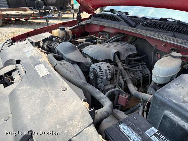 image for item EX2586 2005 Chevrolet Silverado 2500HD pickup truck