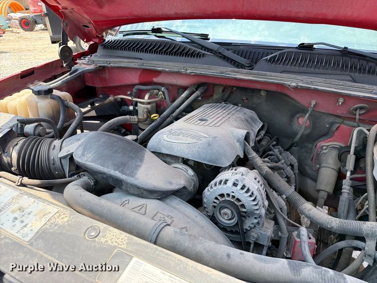 image for item EX2586 2005 Chevrolet Silverado 2500HD pickup truck