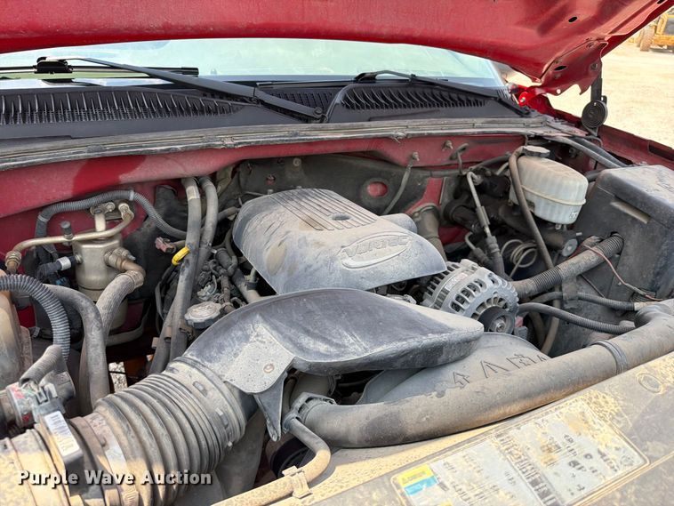 image for item EX2586 2005 Chevrolet Silverado 2500HD pickup truck