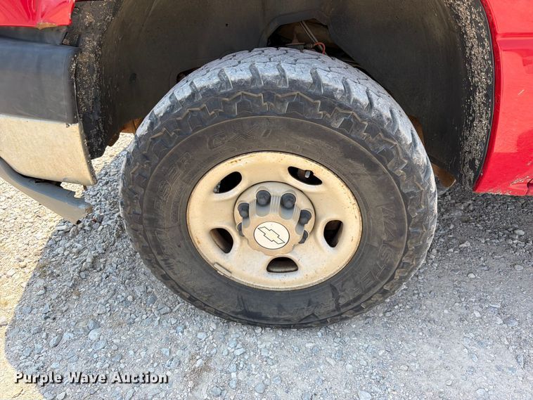 image for item EX2586 2005 Chevrolet Silverado 2500HD pickup truck
