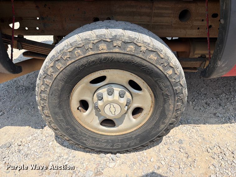 image for item EX2586 2005 Chevrolet Silverado 2500HD pickup truck