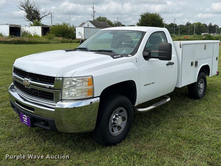 2010 Chevrolet Silverado 3500HD utility bed pickup truck