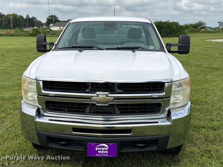 image for item EX4562 2010 Chevrolet Silverado 3500HD utility bed pickup truck