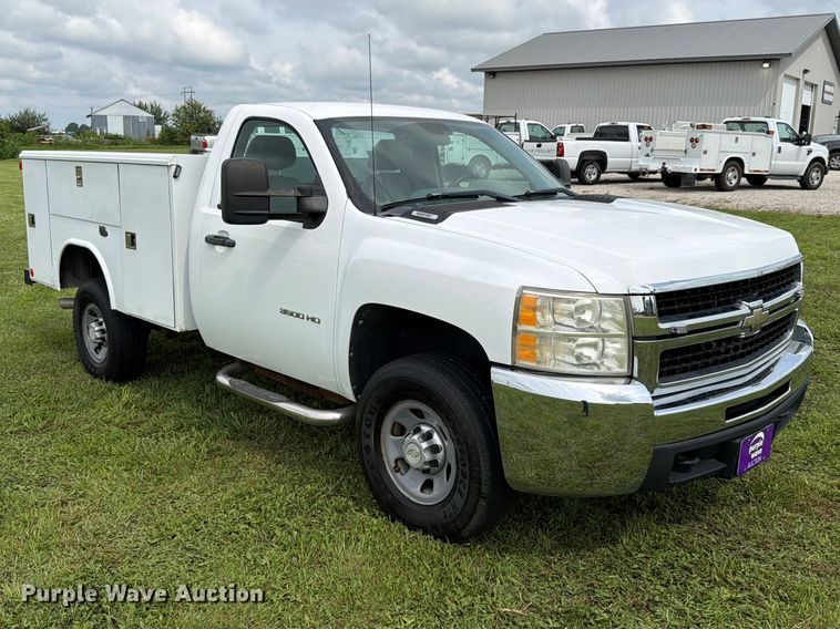 image for item EX4562 2010 Chevrolet Silverado 3500HD utility bed pickup truck