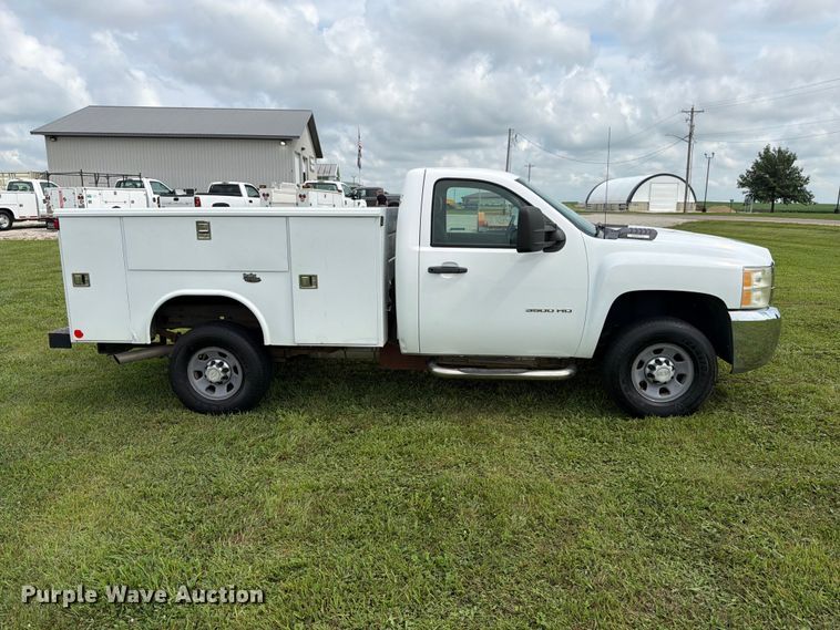 image for item EX4562 2010 Chevrolet Silverado 3500HD utility bed pickup truck