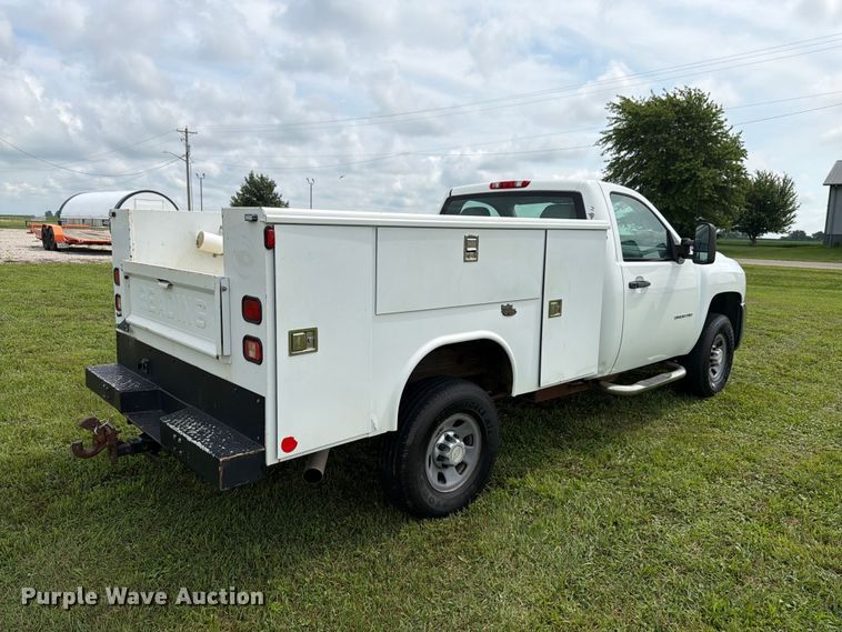 image for item EX4562 2010 Chevrolet Silverado 3500HD utility bed pickup truck