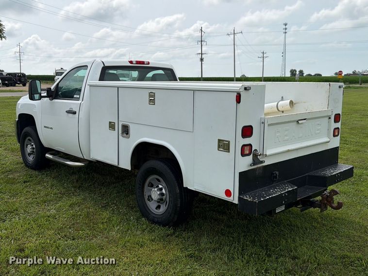image for item EX4562 2010 Chevrolet Silverado 3500HD utility bed pickup truck