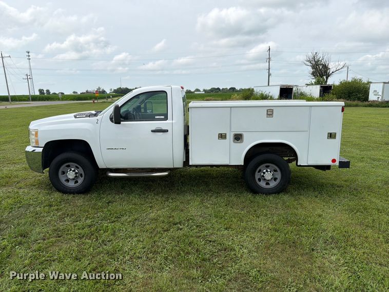 image for item EX4562 2010 Chevrolet Silverado 3500HD utility bed pickup truck