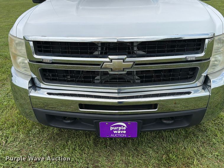 image for item EX4562 2010 Chevrolet Silverado 3500HD utility bed pickup truck
