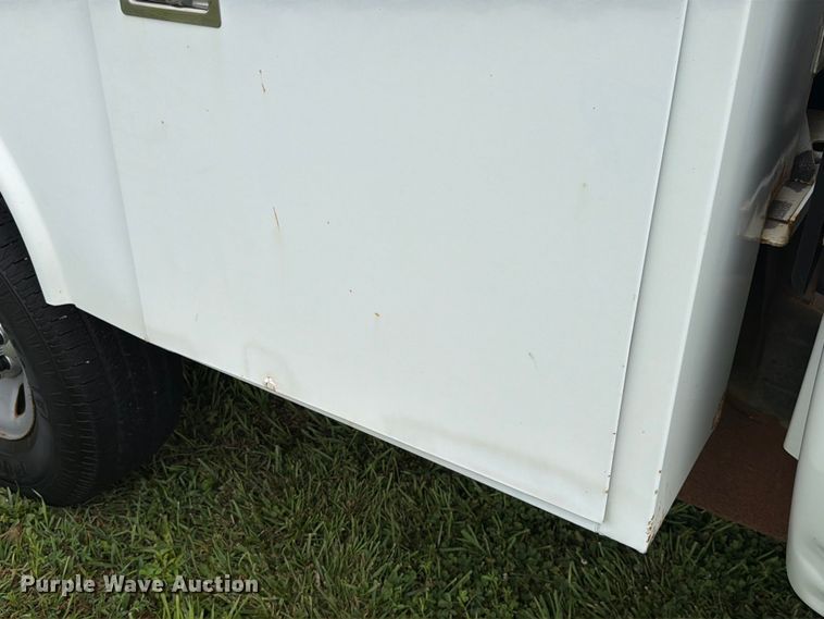 image for item EX4562 2010 Chevrolet Silverado 3500HD utility bed pickup truck