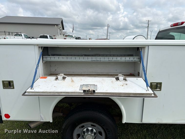 image for item EX4562 2010 Chevrolet Silverado 3500HD utility bed pickup truck