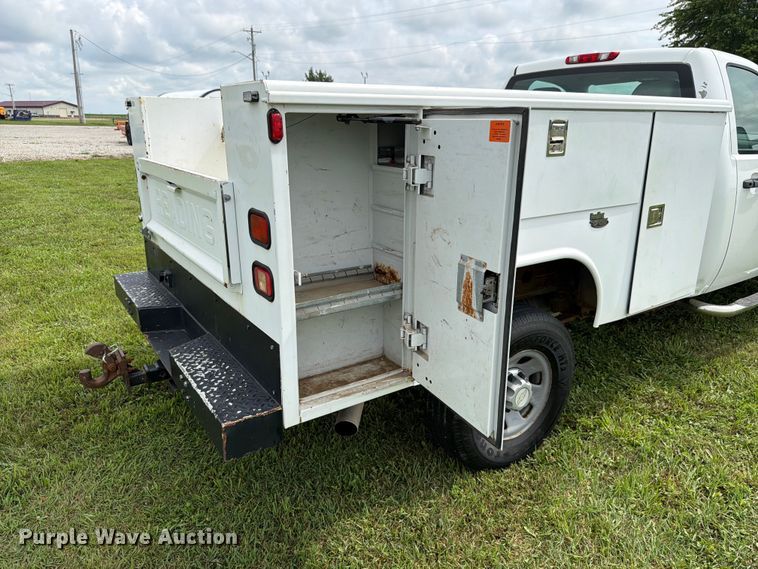 image for item EX4562 2010 Chevrolet Silverado 3500HD utility bed pickup truck
