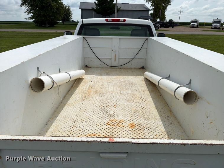 image for item EX4562 2010 Chevrolet Silverado 3500HD utility bed pickup truck
