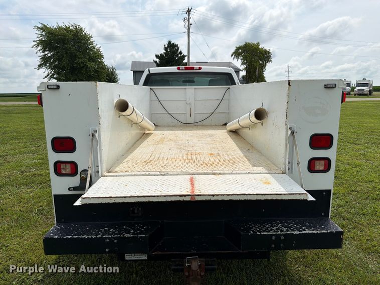 image for item EX4562 2010 Chevrolet Silverado 3500HD utility bed pickup truck