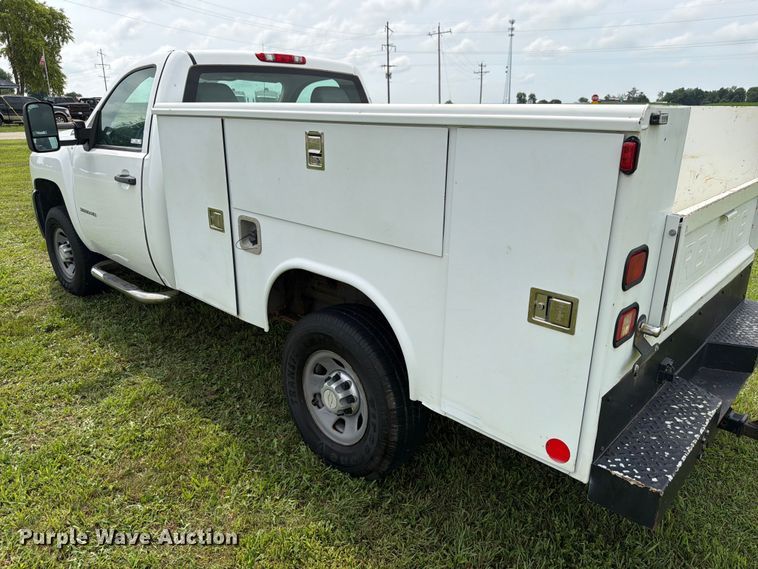 image for item EX4562 2010 Chevrolet Silverado 3500HD utility bed pickup truck