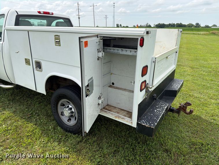 image for item EX4562 2010 Chevrolet Silverado 3500HD utility bed pickup truck