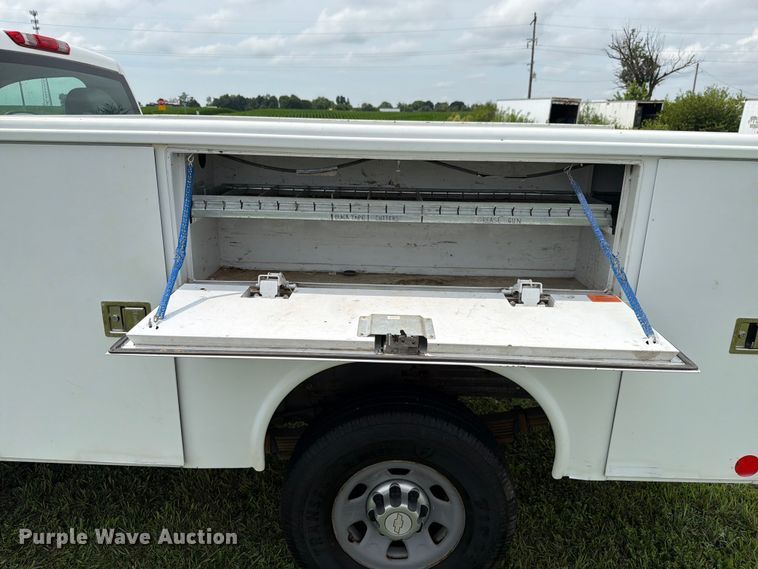 image for item EX4562 2010 Chevrolet Silverado 3500HD utility bed pickup truck