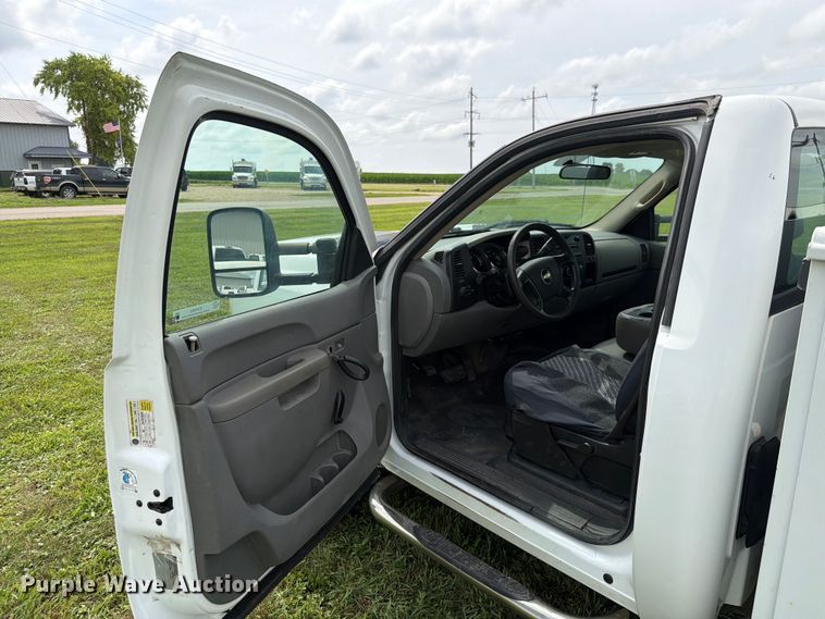 image for item EX4562 2010 Chevrolet Silverado 3500HD utility bed pickup truck