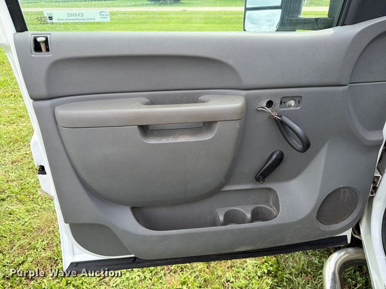 image for item EX4562 2010 Chevrolet Silverado 3500HD utility bed pickup truck