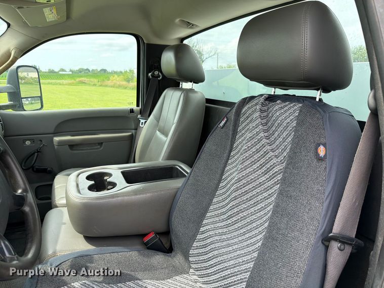 image for item EX4562 2010 Chevrolet Silverado 3500HD utility bed pickup truck