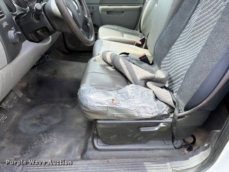 image for item EX4562 2010 Chevrolet Silverado 3500HD utility bed pickup truck