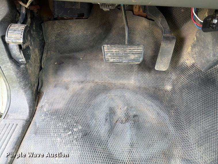 image for item EX4562 2010 Chevrolet Silverado 3500HD utility bed pickup truck