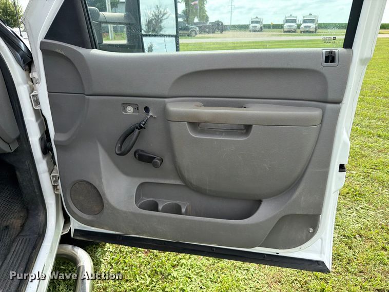 image for item EX4562 2010 Chevrolet Silverado 3500HD utility bed pickup truck