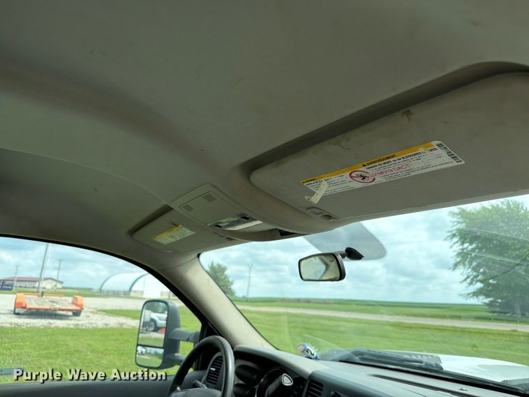 image for item EX4562 2010 Chevrolet Silverado 3500HD utility bed pickup truck
