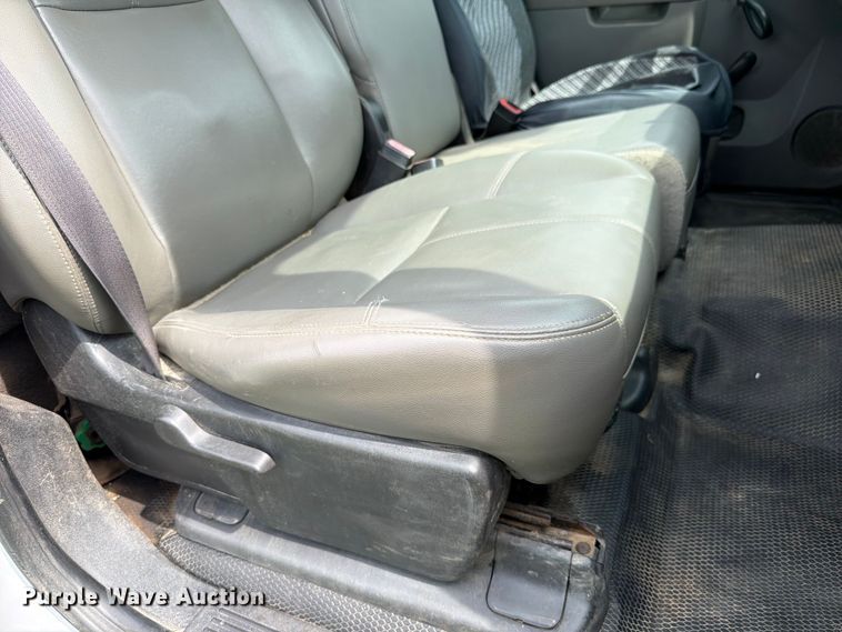 image for item EX4562 2010 Chevrolet Silverado 3500HD utility bed pickup truck