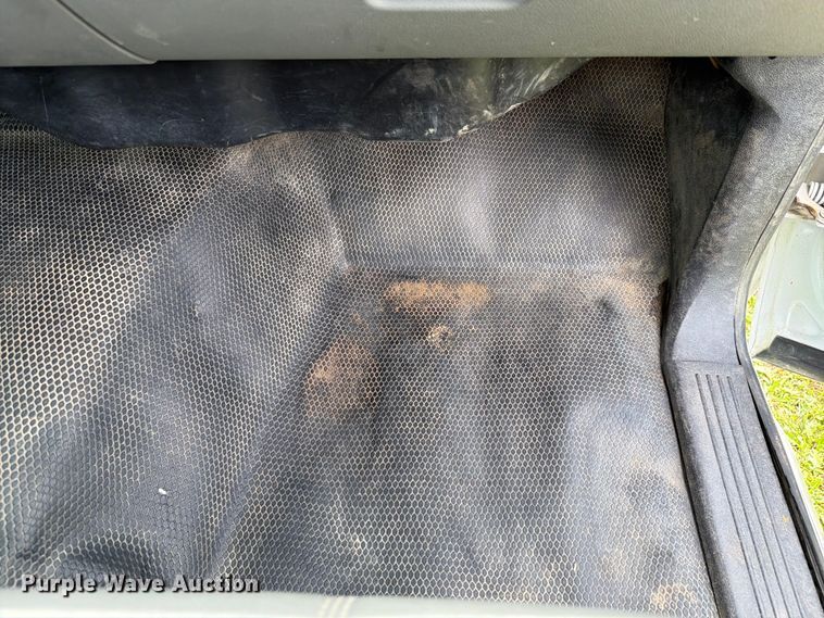 image for item EX4562 2010 Chevrolet Silverado 3500HD utility bed pickup truck