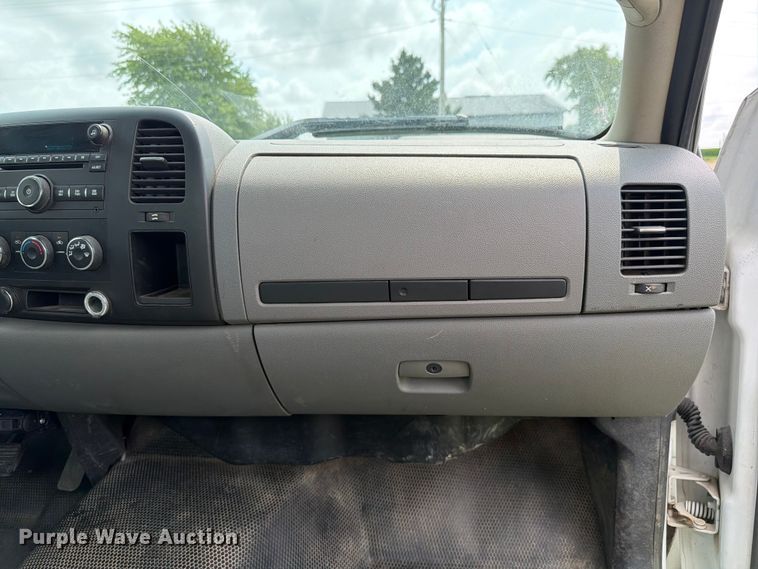 image for item EX4562 2010 Chevrolet Silverado 3500HD utility bed pickup truck