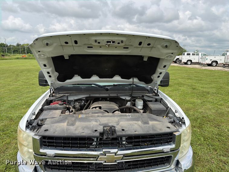 image for item EX4562 2010 Chevrolet Silverado 3500HD utility bed pickup truck