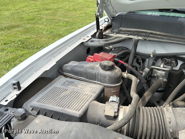 image for item EX4562 2010 Chevrolet Silverado 3500HD utility bed pickup truck