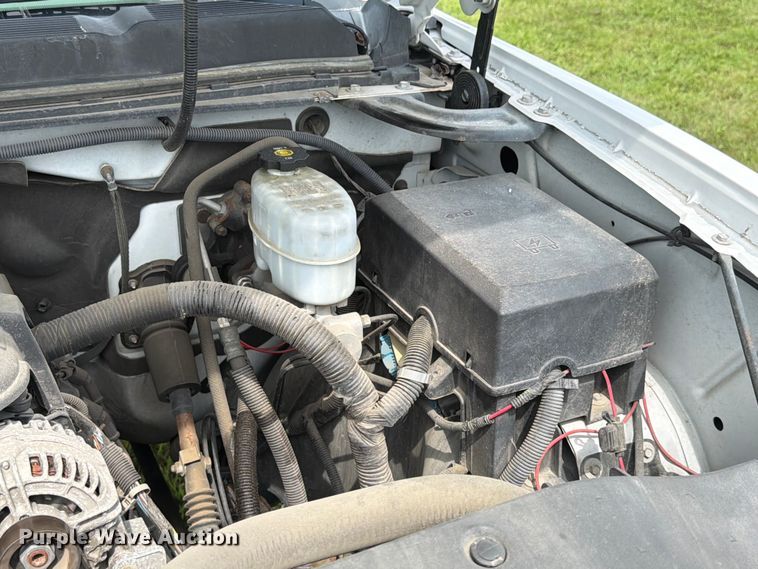 image for item EX4562 2010 Chevrolet Silverado 3500HD utility bed pickup truck
