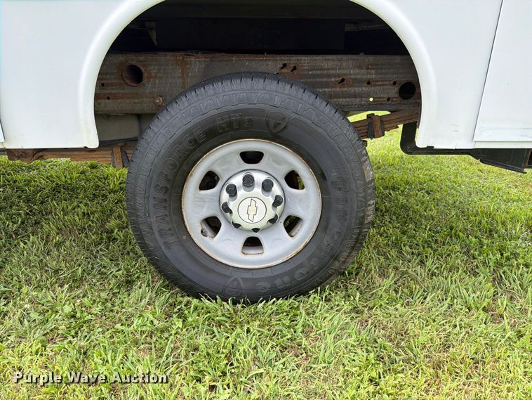 image for item EX4562 2010 Chevrolet Silverado 3500HD utility bed pickup truck