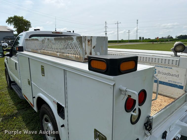 image for item EX4563 2008 Ford F350 Super Duty utility bed pickup truck