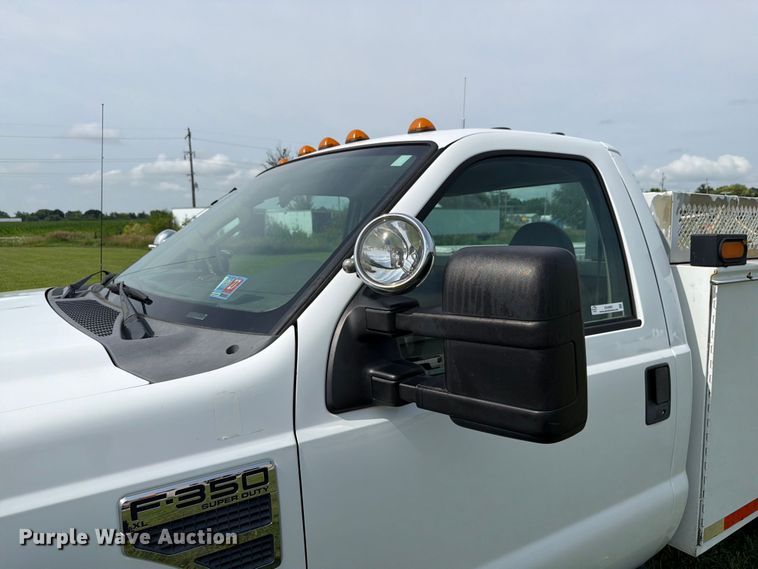 image for item EX4563 2008 Ford F350 Super Duty utility bed pickup truck