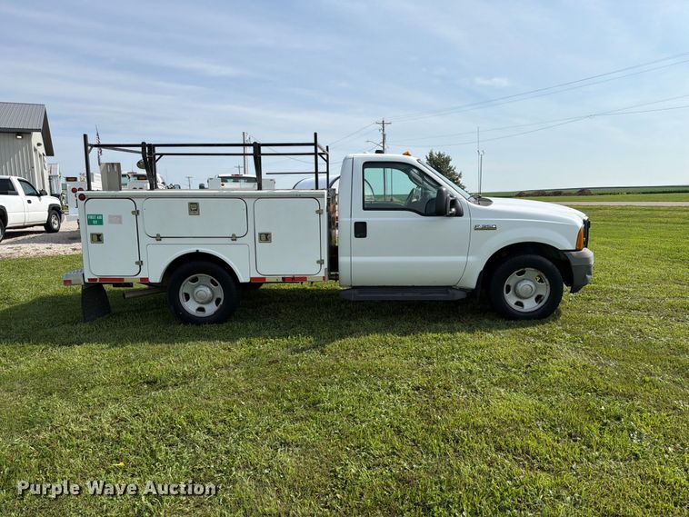 image for item EX4565 2006 Ford F350 Super Duty utility bed pickup truck